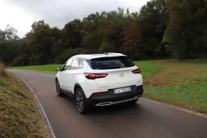 Opel Grandland X Hybrid 4 - Com'e' e come va - 22