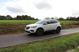 Opel Grandland X Hybrid 4 - Com'e' e come va