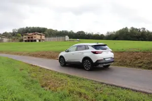 Opel Grandland X Hybrid 4 - Com'e' e come va