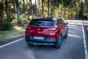 Opel Grandland X Hybrid4 2020