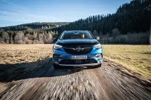 Opel Grandland X Hybrid4 2020