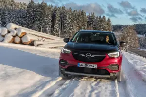 Opel Grandland X Hybrid4 2020