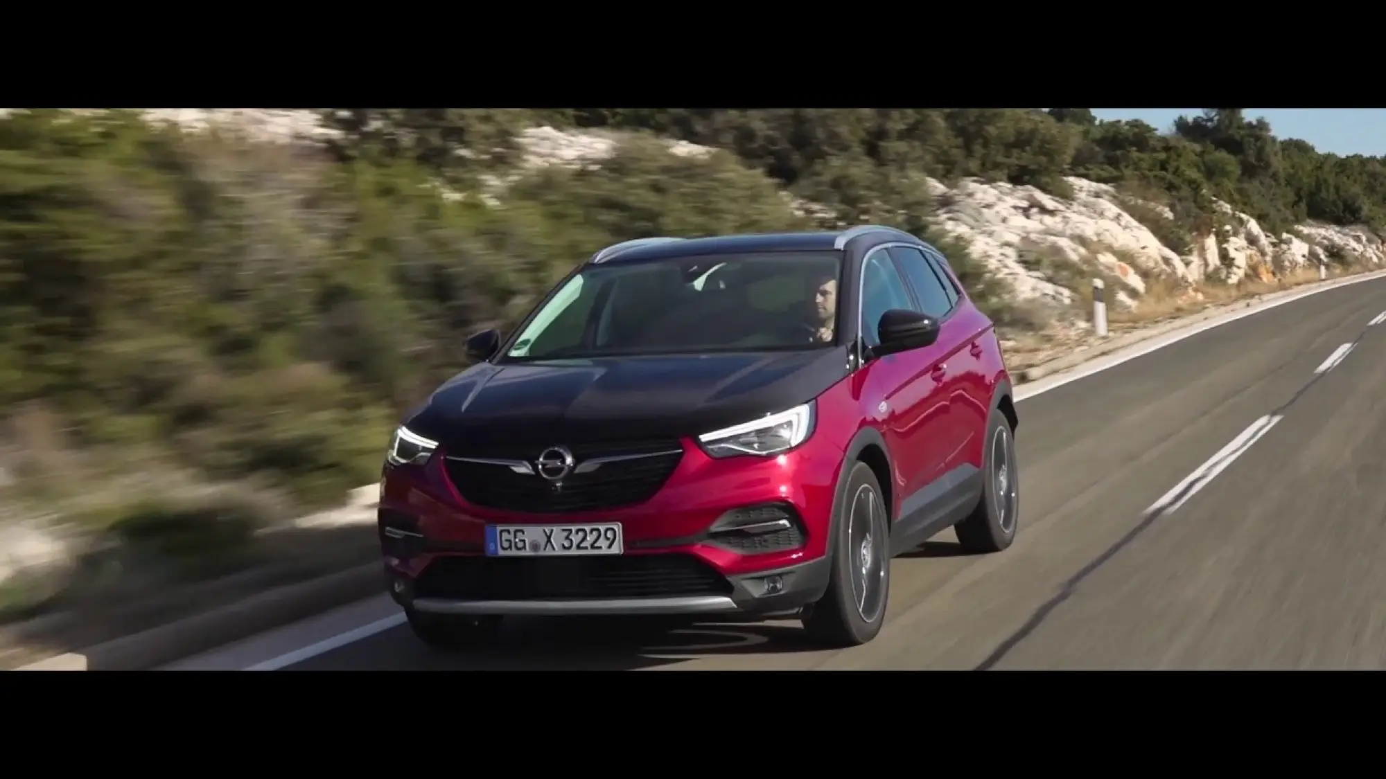 Opel Grandland X Hybrid4 - nuove foto - 2