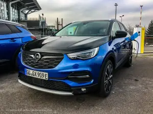 Opel Grandland X Hybrid4 - Prova su Strada in Anteprima - 2