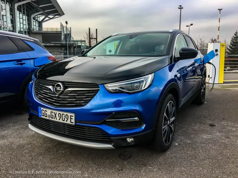 Opel Grandland X Hybrid4 - Prova su Strada in Anteprima - 2