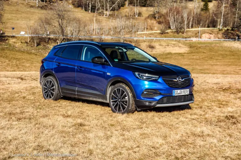 Opel Grandland X Hybrid4 - Prova su Strada in Anteprima - 4