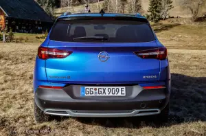 Opel Grandland X Hybrid4 - Prova su Strada in Anteprima - 12