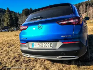 Opel Grandland X Hybrid4 - Prova su Strada in Anteprima - 16