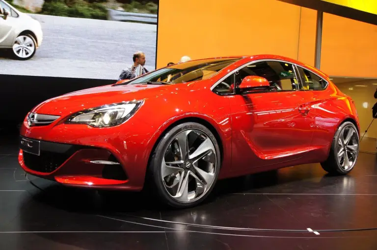Opel GTC Paris Concept al Salone di Parigi 2010 - 2