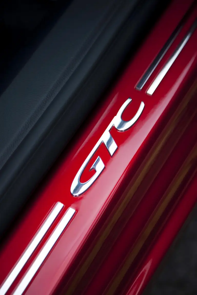Opel GTC Paris Concept al Salone di Parigi 2010 - 7