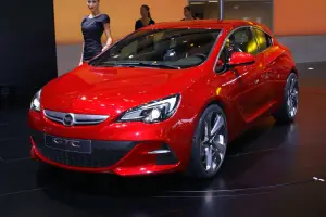 Opel GTC Paris Concept al Salone di Parigi 2010 - 38