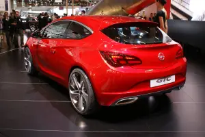 Opel GTC Paris Concept al Salone di Parigi 2010 - 40
