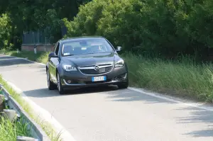 Opel Insignia MY2014: prova su strada