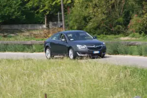 Opel Insignia MY2014: prova su strada