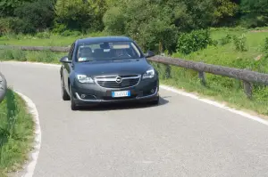 Opel Insignia MY2014: prova su strada