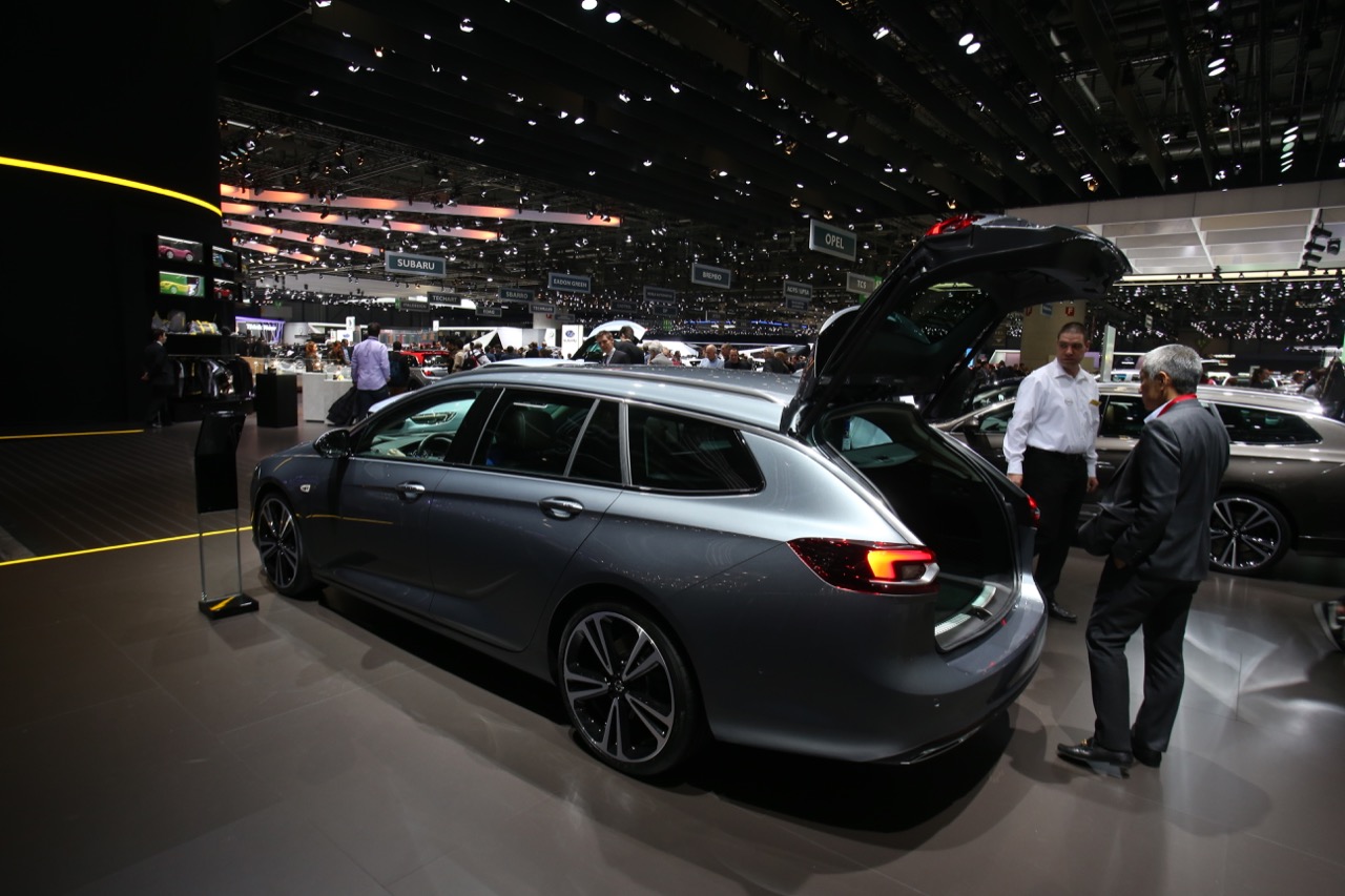 Opel Insignia Sports Tourer - Salone di Ginevra 2017