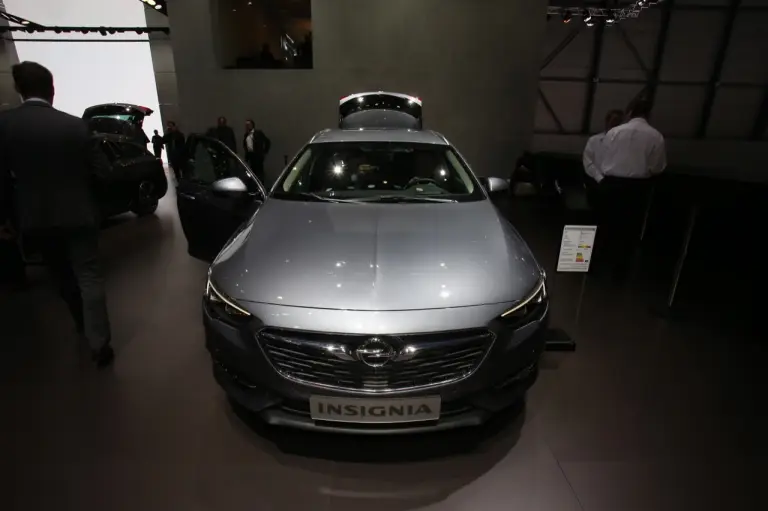 Opel Insignia Sports Tourer - Salone di Ginevra 2017 - 3