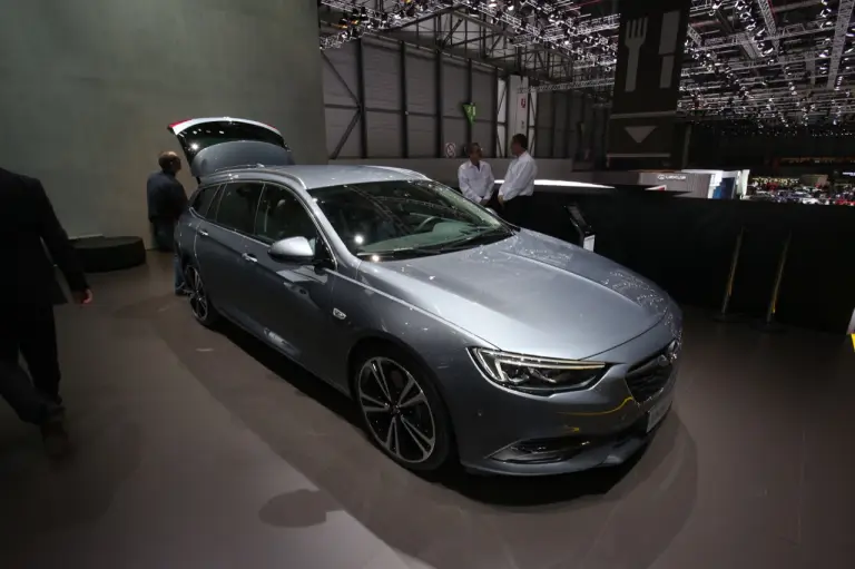 Opel Insignia Sports Tourer - Salone di Ginevra 2017 - 4