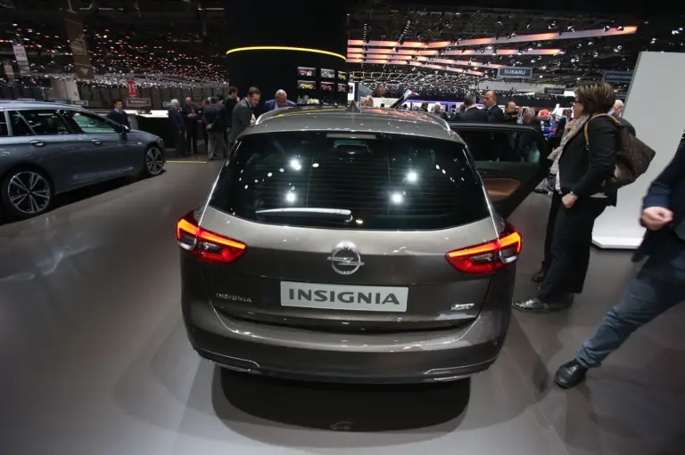 Opel Insignia Sports Tourer - Salone di Ginevra 2017 - 6