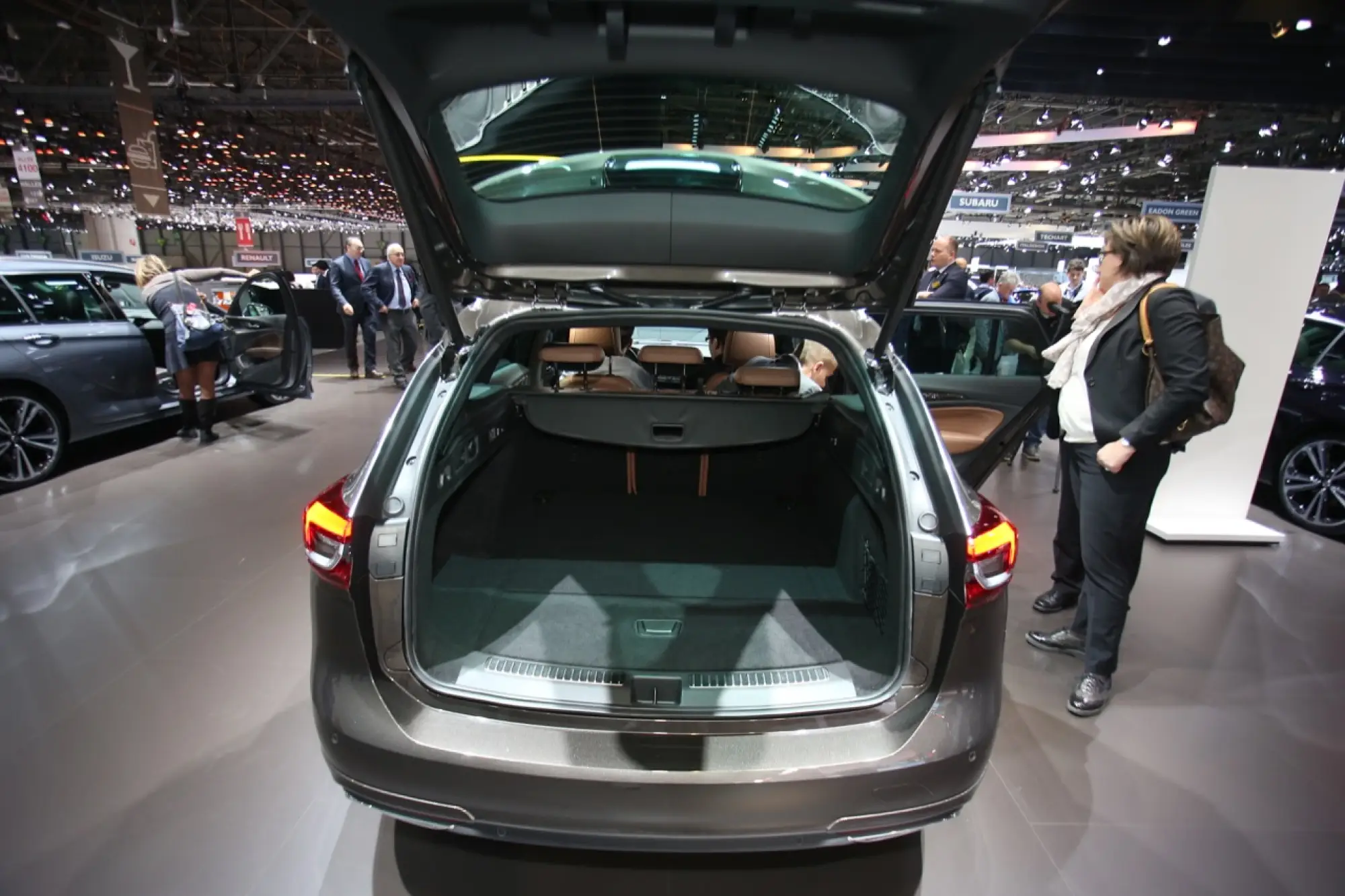 Opel Insignia Sports Tourer - Salone di Ginevra 2017 - 7