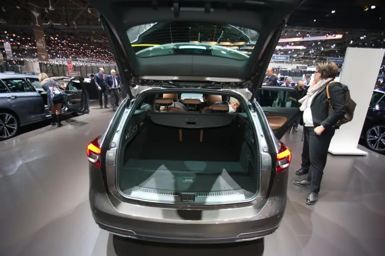 Opel Insignia Sports Tourer - Salone di Ginevra 2017 - 7