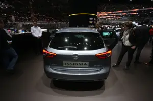Opel Insignia Sports Tourer - Salone di Ginevra 2017
