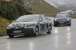 Opel Insignia 2017 - Foto spia 22-09-2015