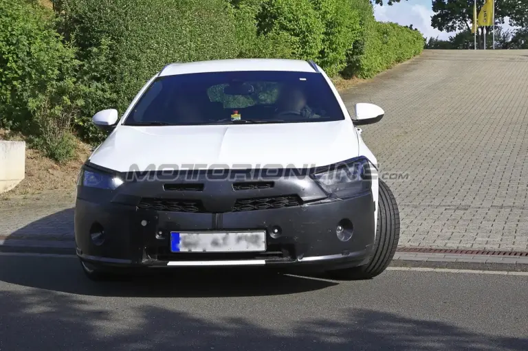 Opel Insignia 2020 - foto spia 04-07-2019 - 9