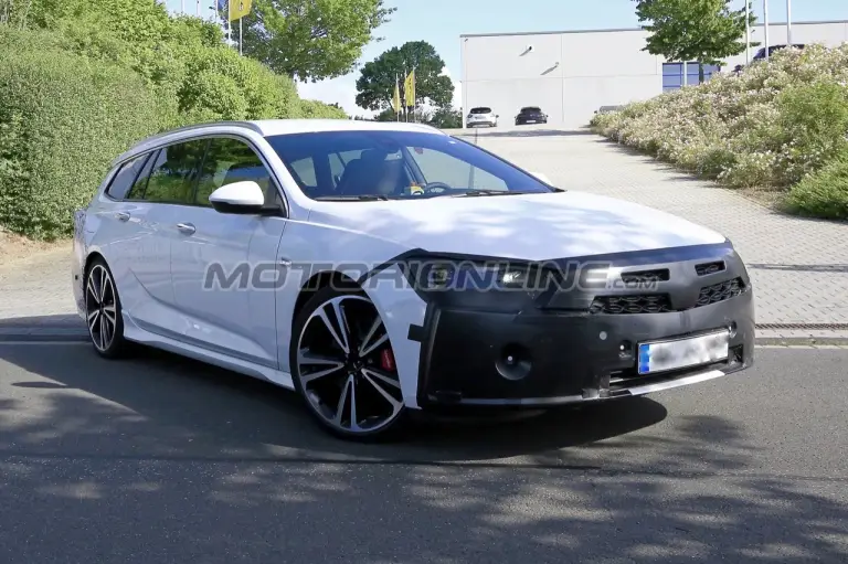 Opel Insignia 2020 - foto spia 04-07-2019 - 10