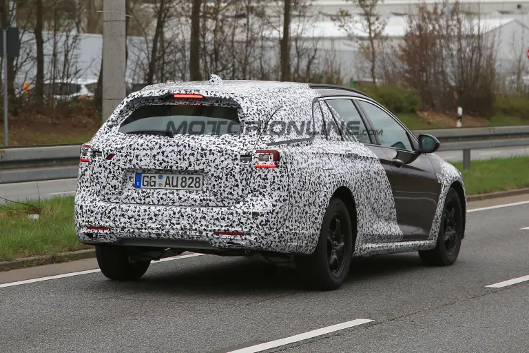 Opel Insignia Country Tourer - Foto spia 27-03-2017 - 9