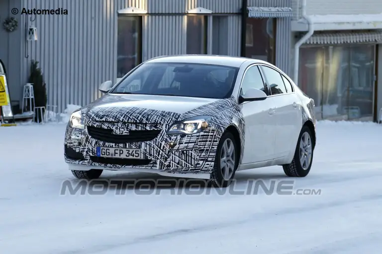 Opel Insignia facelift 2013 - Foto spia 25-01-2013 - 1