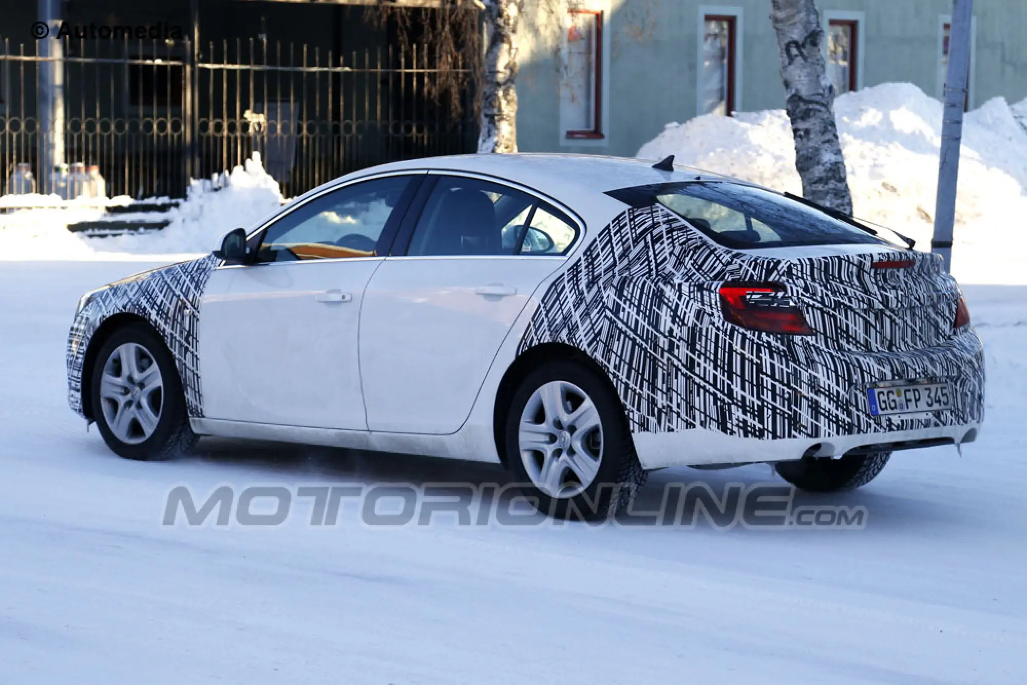Opel Insignia facelift 2013 - Foto spia 25-01-2013 - 5