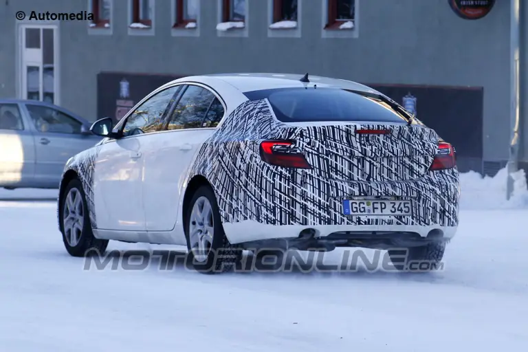 Opel Insignia facelift 2013 - Foto spia 25-01-2013 - 4