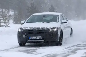 Opel Insignia foto spia 13 marzo 2019