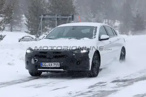 Opel Insignia foto spia 13 marzo 2019