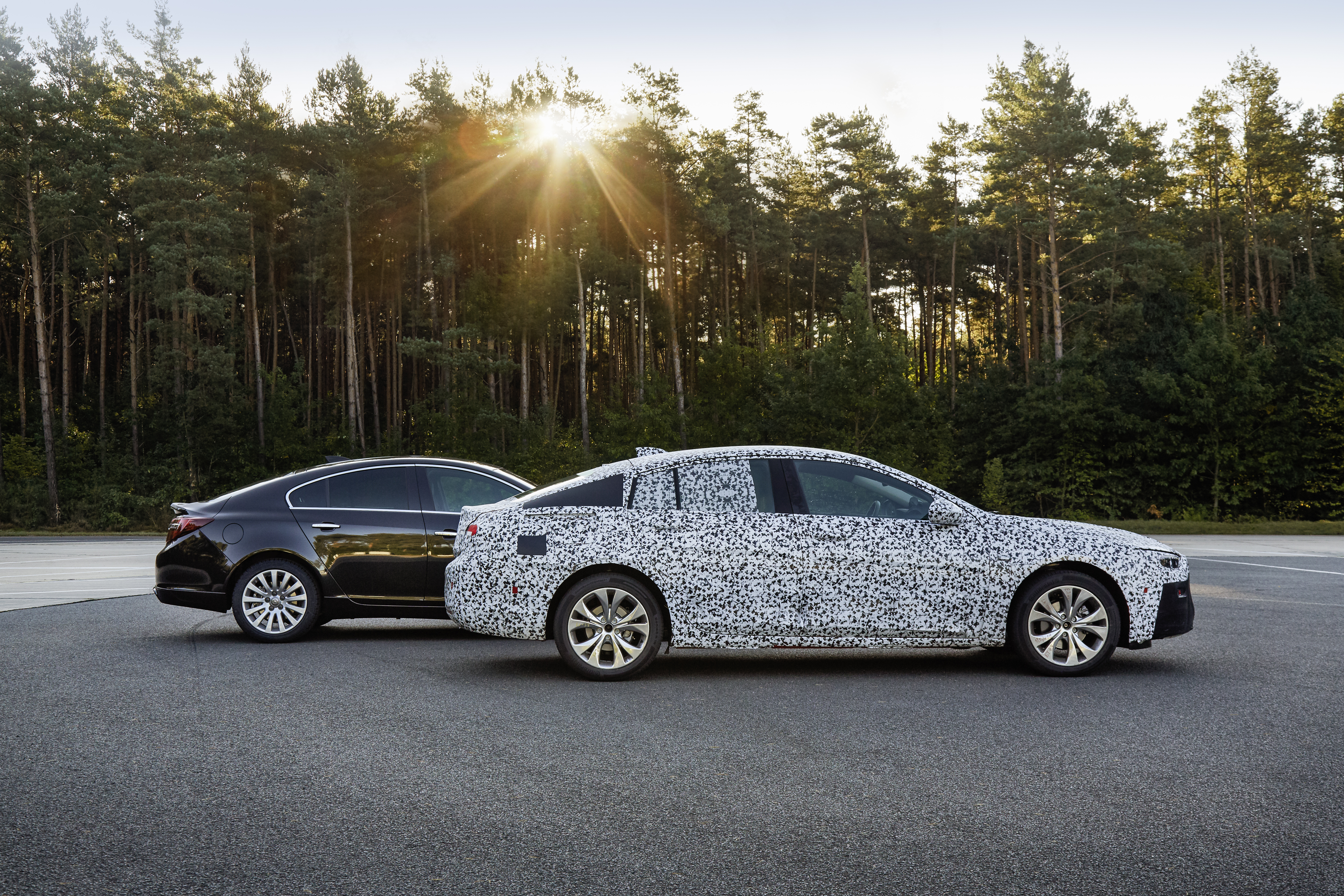 Opel Insignia Grand Sport foto spia 26 ottobre 2016