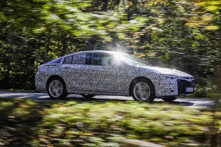 Opel Insignia Grand Sport foto spia 26 ottobre 2016 - 4