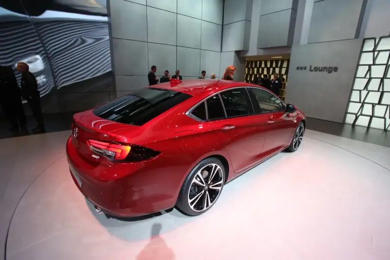 Opel Insignia Grand Sport - Salone di Ginevra 2017 - 7