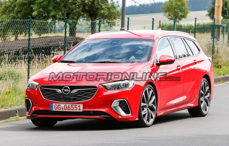 Opel Insignia GSi Sports Tourer - Foto spia 28-07-2017 - 2