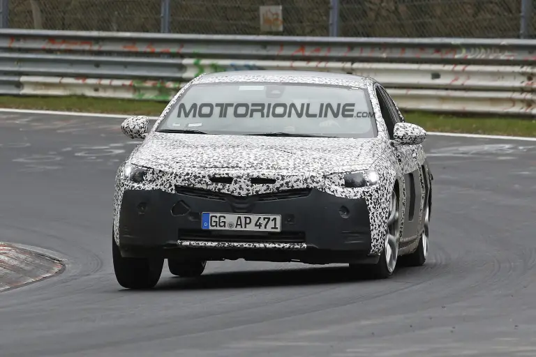 Opel Insignia MY 2017 - Foto spia 26-04-2016 - 2
