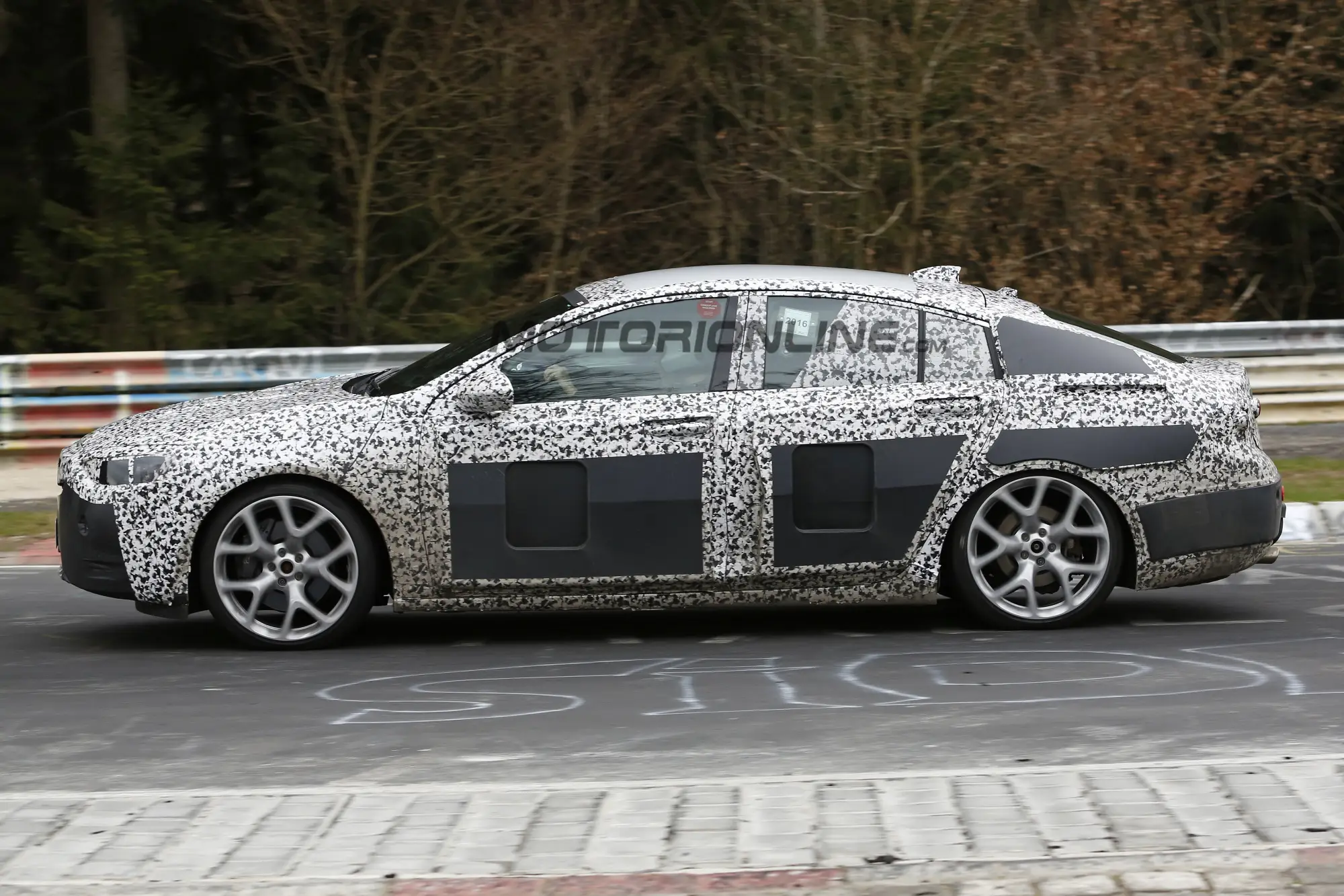 Opel Insignia MY 2017 - Foto spia 26-04-2016 - 5