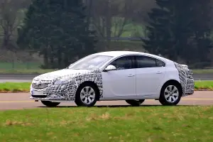 Opel Insignia restyling foto spia aprile 2012