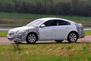 Opel Insignia restyling foto spia aprile 2012
