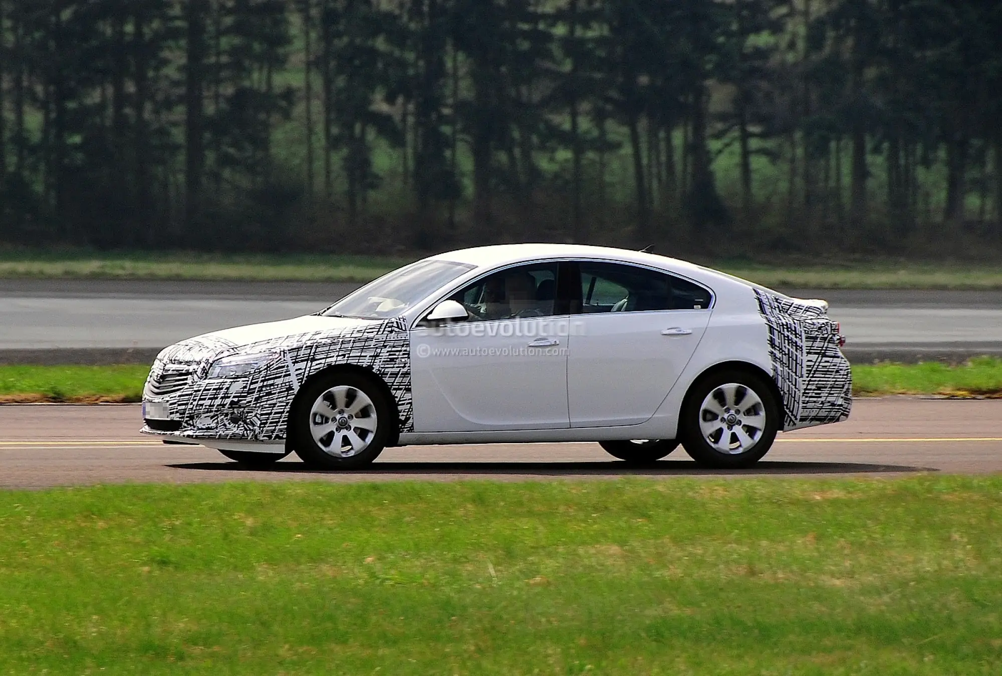 Opel Insignia restyling foto spia aprile 2012 - 3