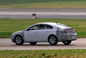 Opel Insignia restyling foto spia aprile 2012