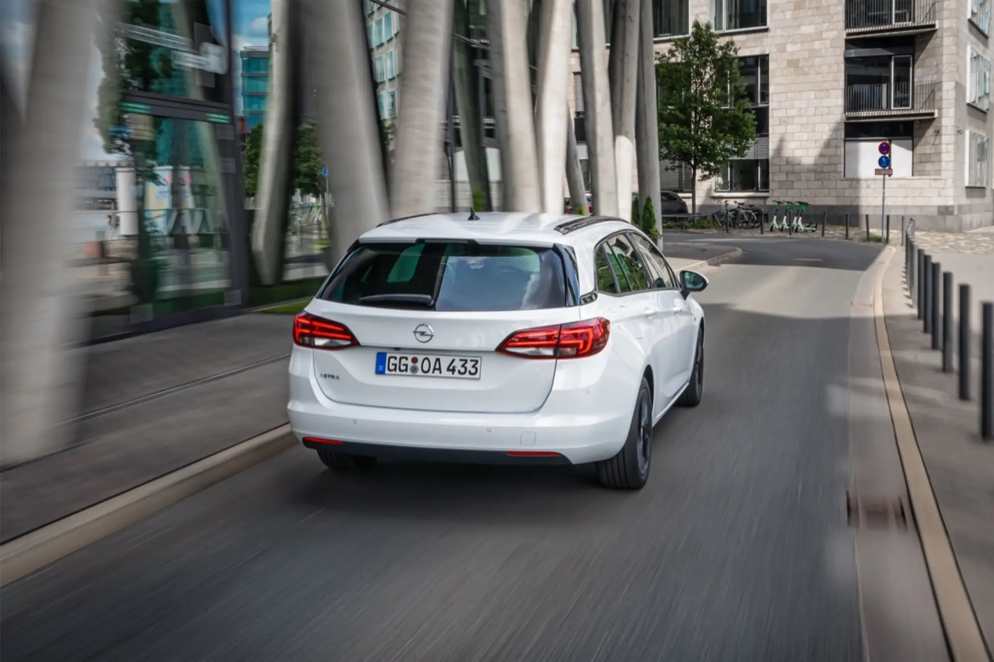 Opel Insignia Sports Tourer e Opel Astra Sports Tourer - 16