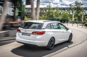 Opel Insignia Sports Tourer e Opel Astra Sports Tourer - 17