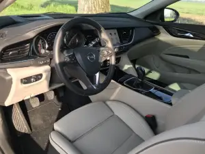 Opel Insignia Sports Tourer: prova su strada - 18