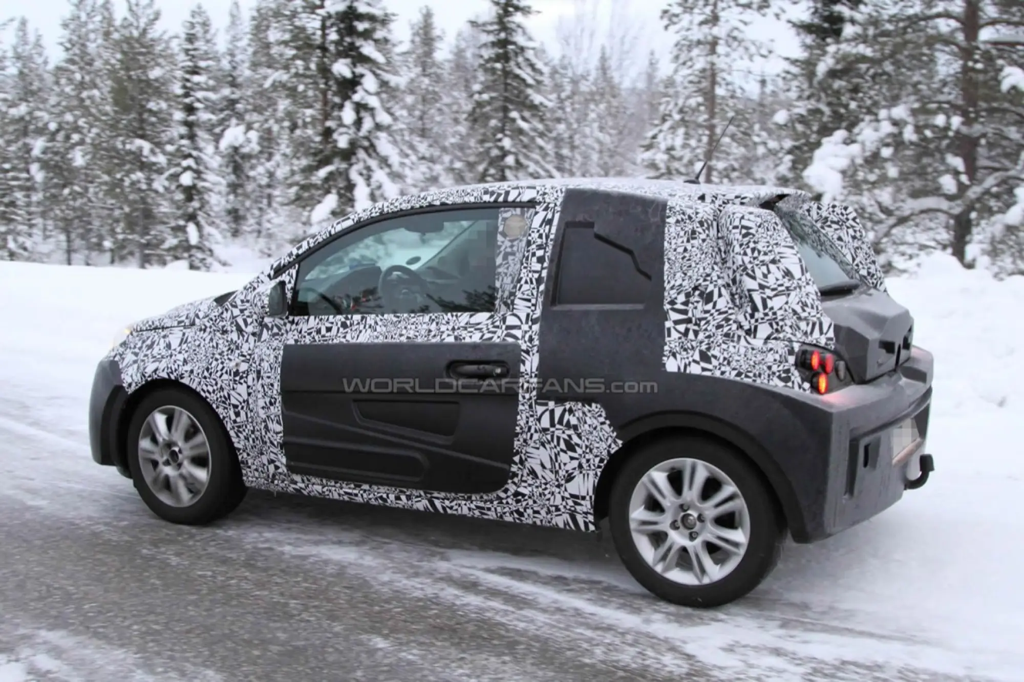 Opel Junior - Foto spia 19-01-2012 - 7