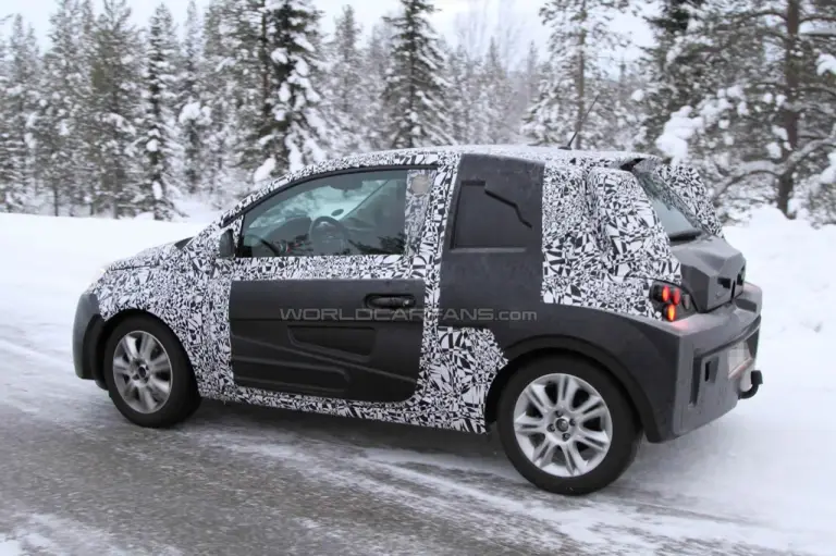 Opel Junior - Foto spia 19-01-2012 - 7
